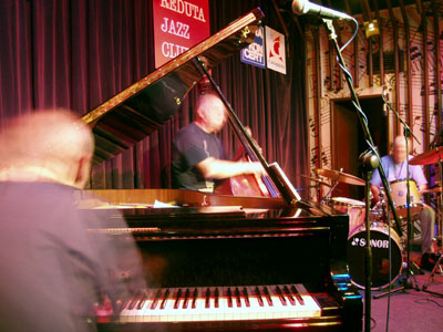 Emil Viklický Trio live in Reduta Jazz Club, Prague, yesterday evening: Emil Viklický, František Uhlíř, Laco Tropp (photo: © 2007 Lukáš Machata / Lou Kash)